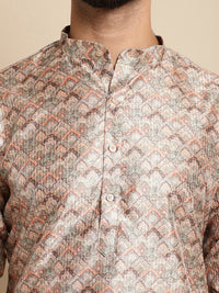 Motif Etnik Anouk Bercetak Kurta Sutera Jacquard dengan Churidar