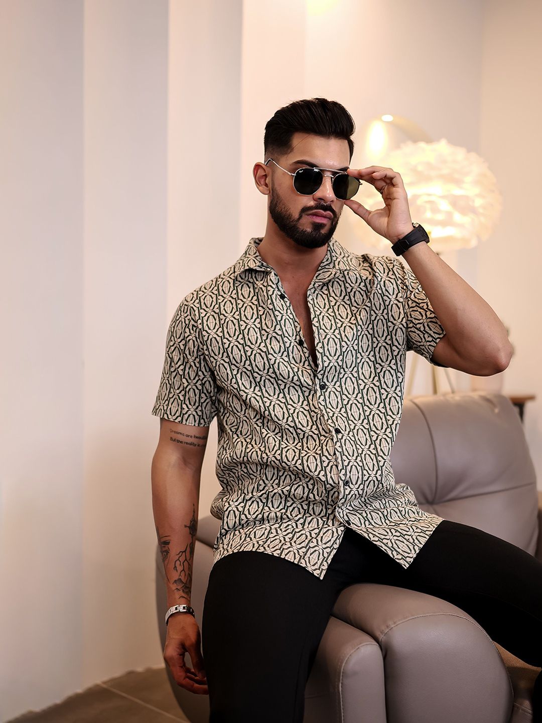 Baju Kasual Kapas Kolar Cuba Eszett Bercetak Abstrak