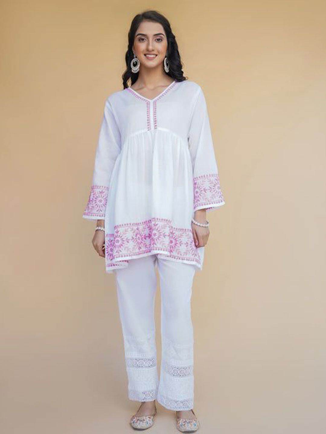 HOUSE OF KARI Floral Embroidered Chikankari Pure Cotton Short Kurti