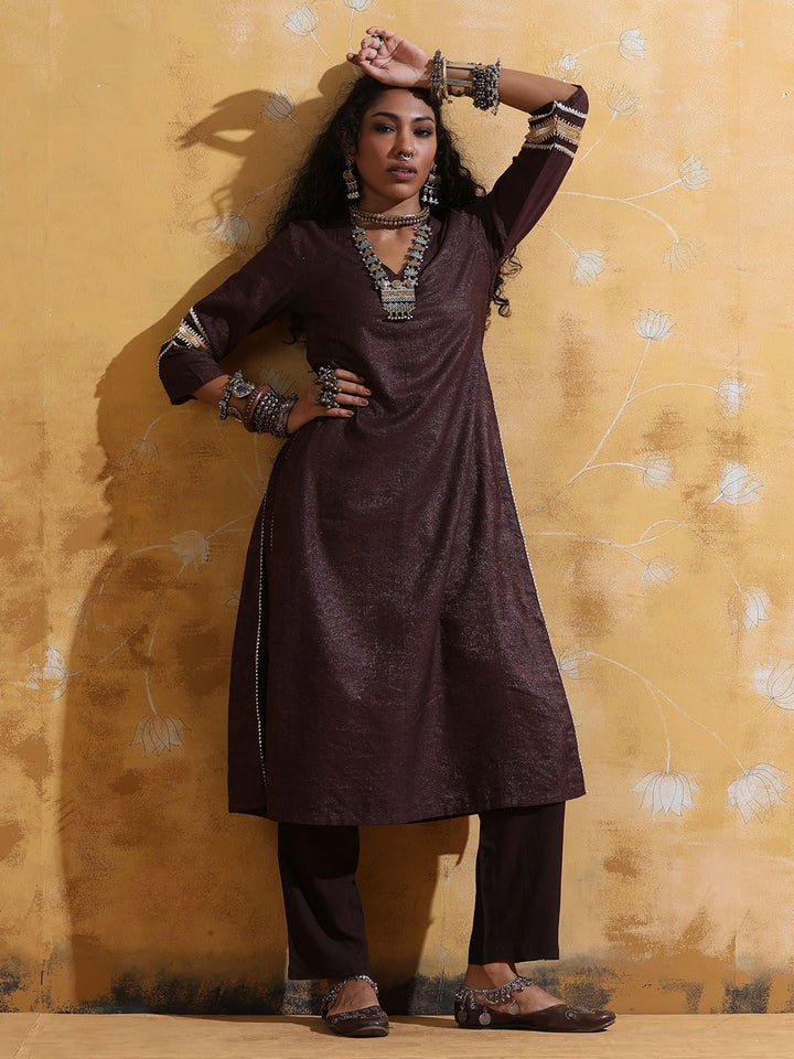 trueBrowns V-Neck High-Slit Gotta Patti Straight Kurta With Trouser
