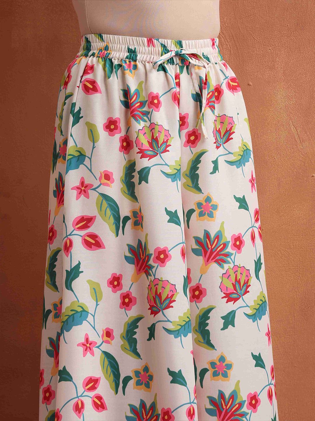 Truebrowns Floral Printed Gotta Patti Kurti dengan Sharara