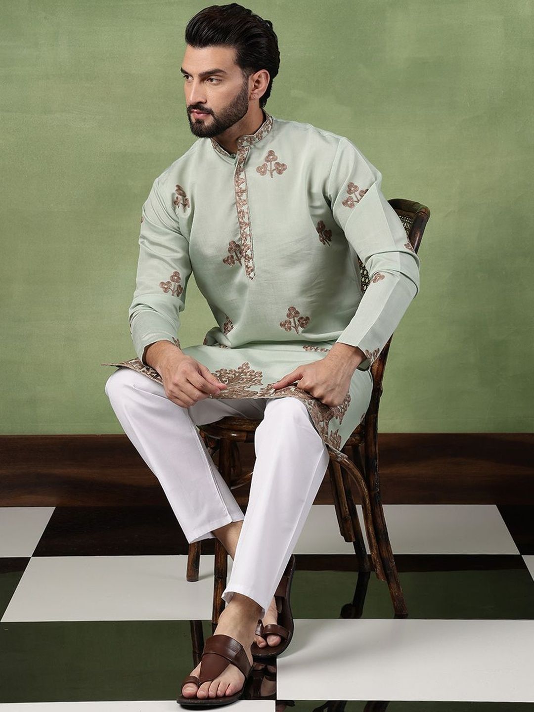 SOJANYA Men Floral Embroidered Thread Work Kurta