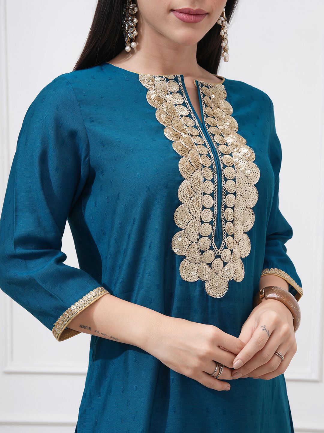 Vishudh Women Embellished Straight Kurta