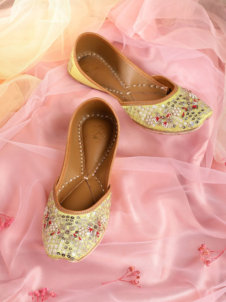 House of Pataudi Women Embellished Ethnic Mojaris