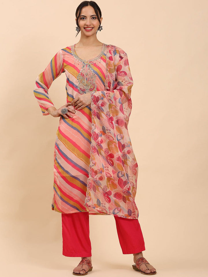 Mamicha Women Printed Thread Work Kurta