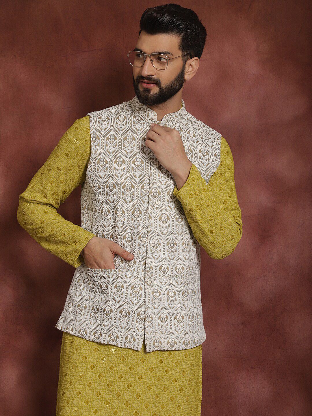 Motif Etnik Hijau Anouk Bersulam Kurta Lurus Dengan Jaket Churidar & Nehru