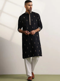 SOJANYA Men Embellished Thread Work Kurta