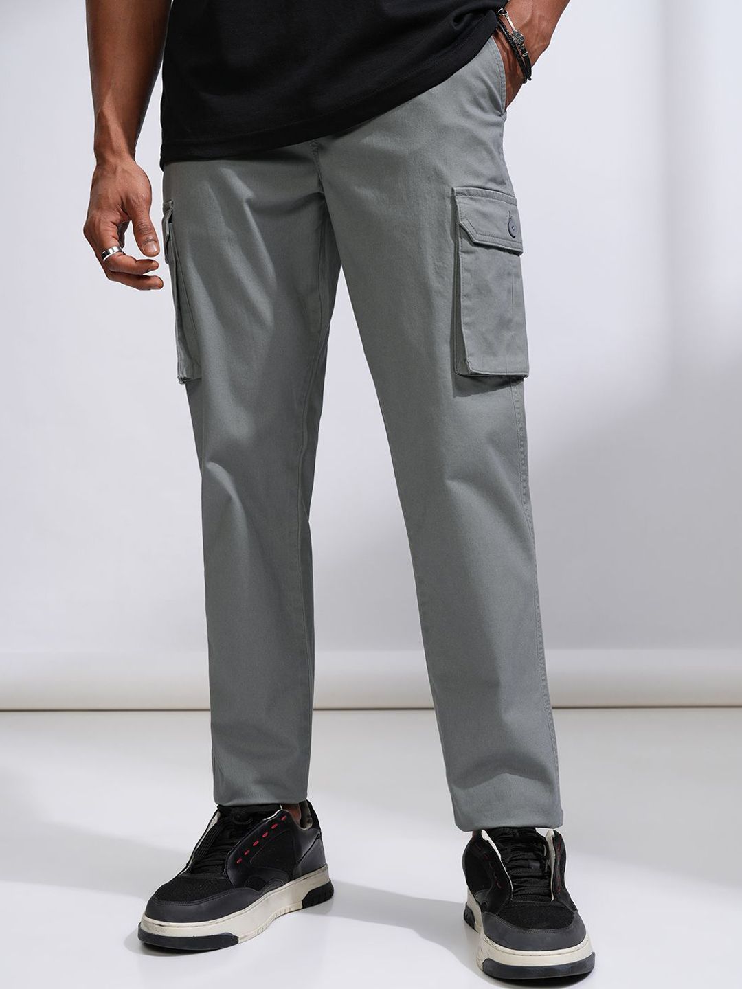 HIGHLANDER Men Mid-Rise Flat-Front Straight Fit Cargos Trousers