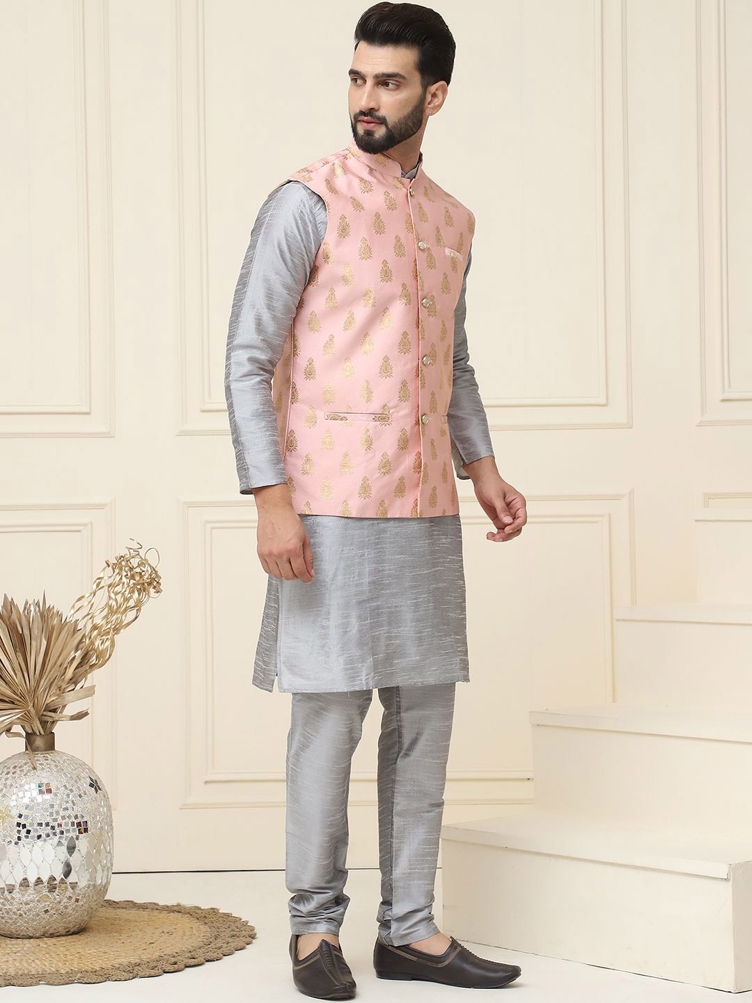 SOJANYA Mandarin Collar Silk Cotton Straight Kurta dengan jaket Churidar & Nehru