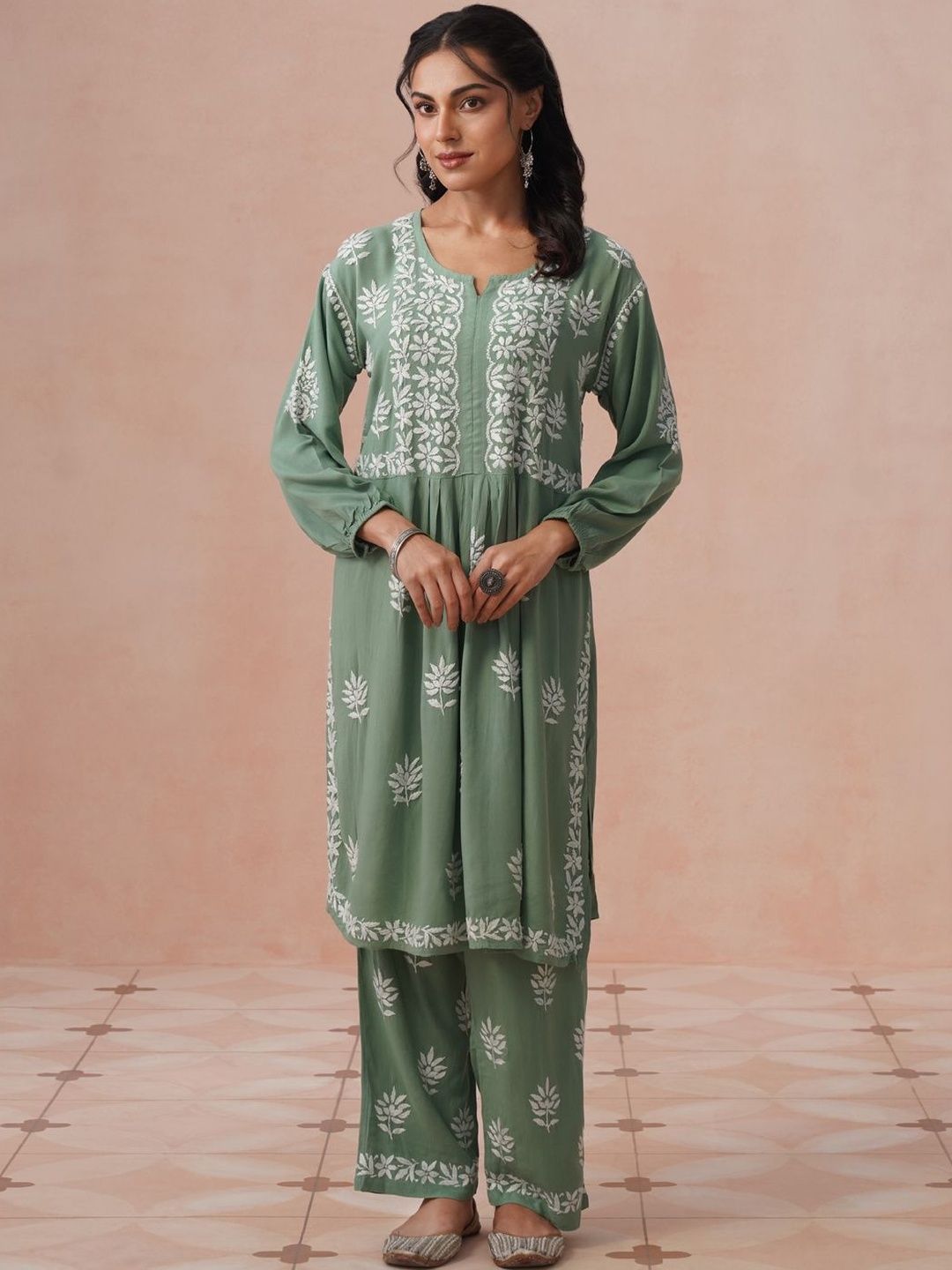 Rumah Chikankari Kurta Chikankari Biasa Wanita dengan Seluar