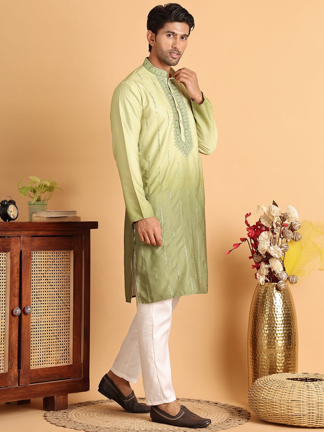 Jompers Men Ethnic Motifs Embroidered Regular Sequinned Kurta with Pyjamas