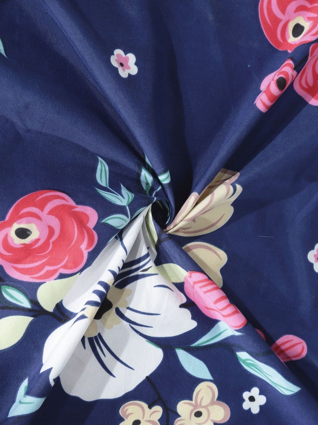 Myntra Elegant Homes Biru & Merah Jambu Bercetak Set Cadar Single 300 TC-2.20 m x 1.50 m