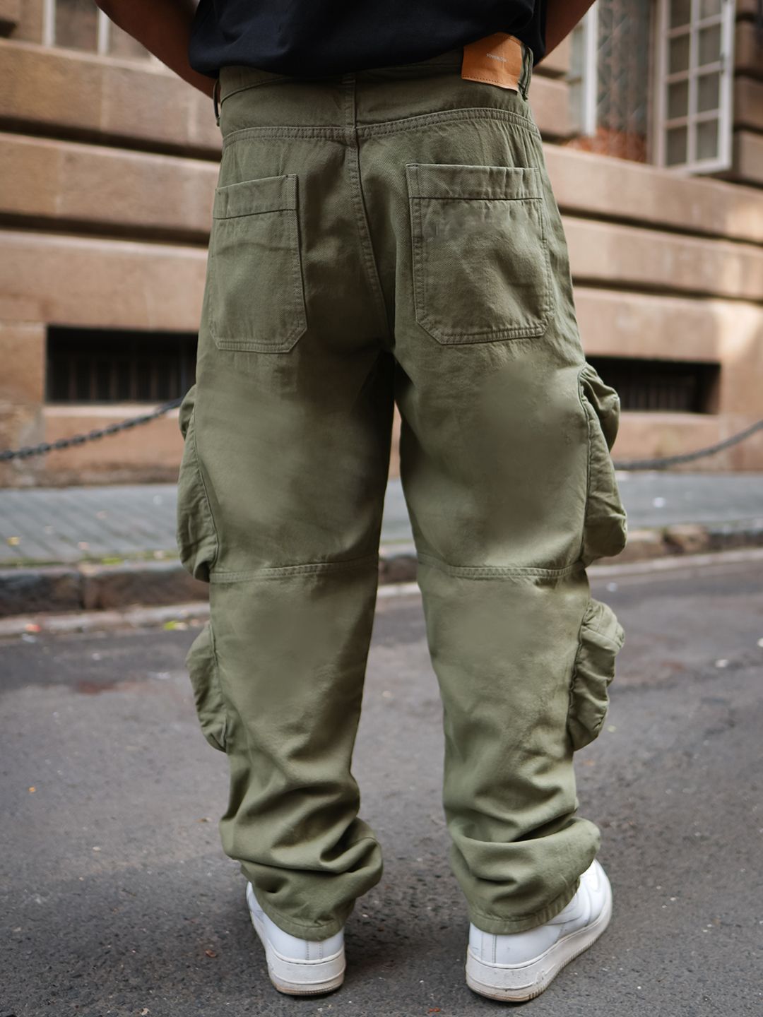 Powerlook Men Cotton Mid-Rise Baggy Fit Cargo Trousers