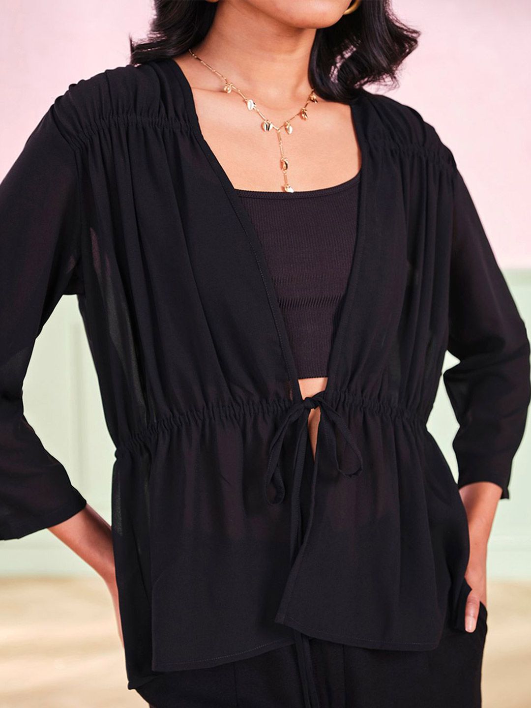Dan V-Neck mengikat tali leher