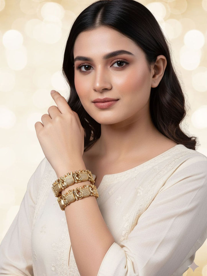 Set Karatcart dari 2 gelang Kundan berlapis emas