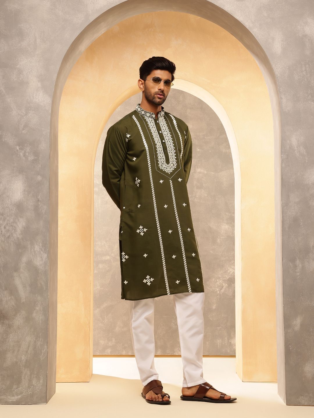 Anouk Geometric Embroidered Mandarin Collar Thread Work Cotton Silk Straight Kurta