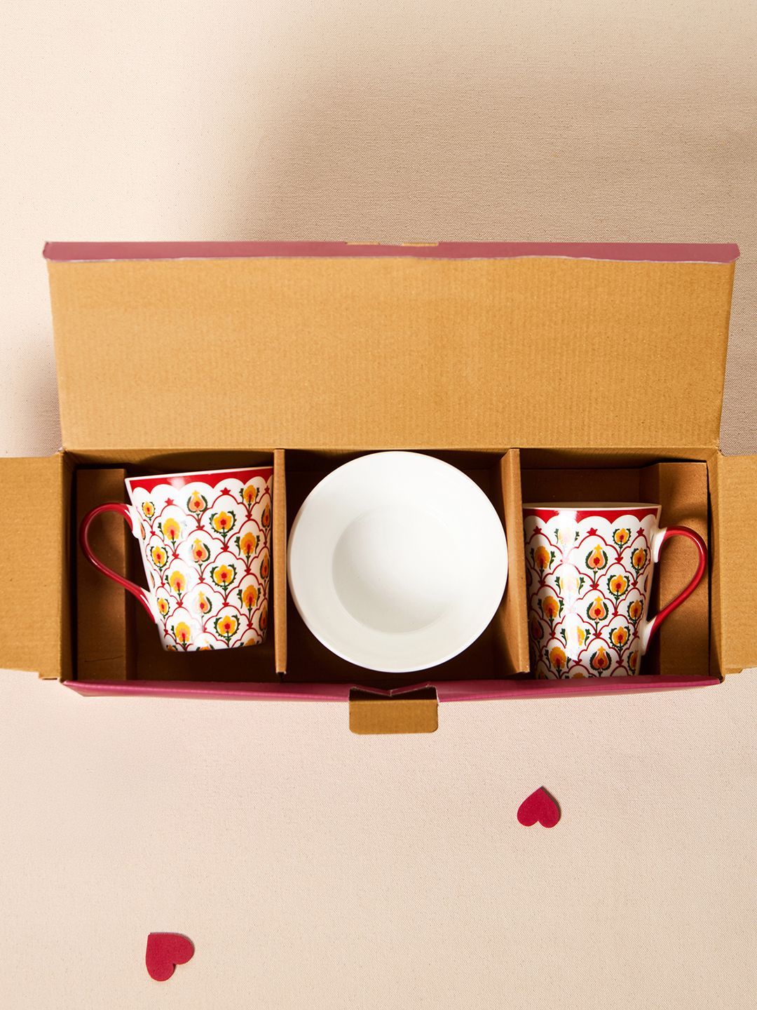 Chumbak Red &amp; Beige Suzani Bloom Tea Trio Set Hadiah 3 Didatangkan Dalam Kotak Hadiah