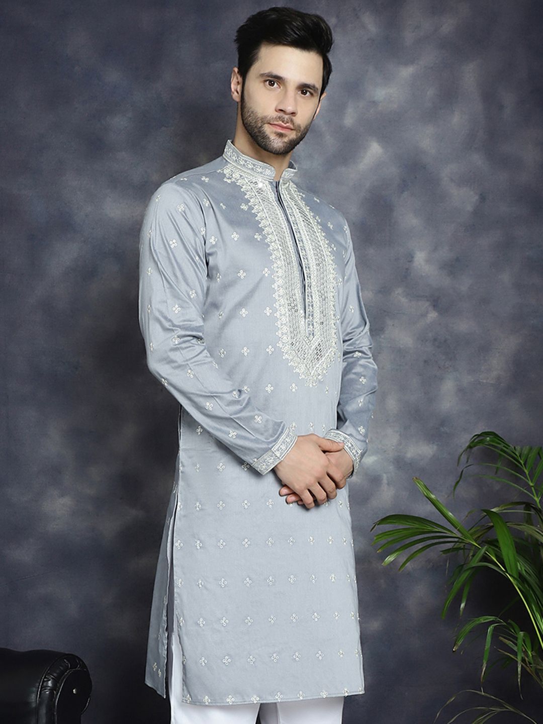 Jompers Mandarin Collar Embroidered Thread Work Kurta