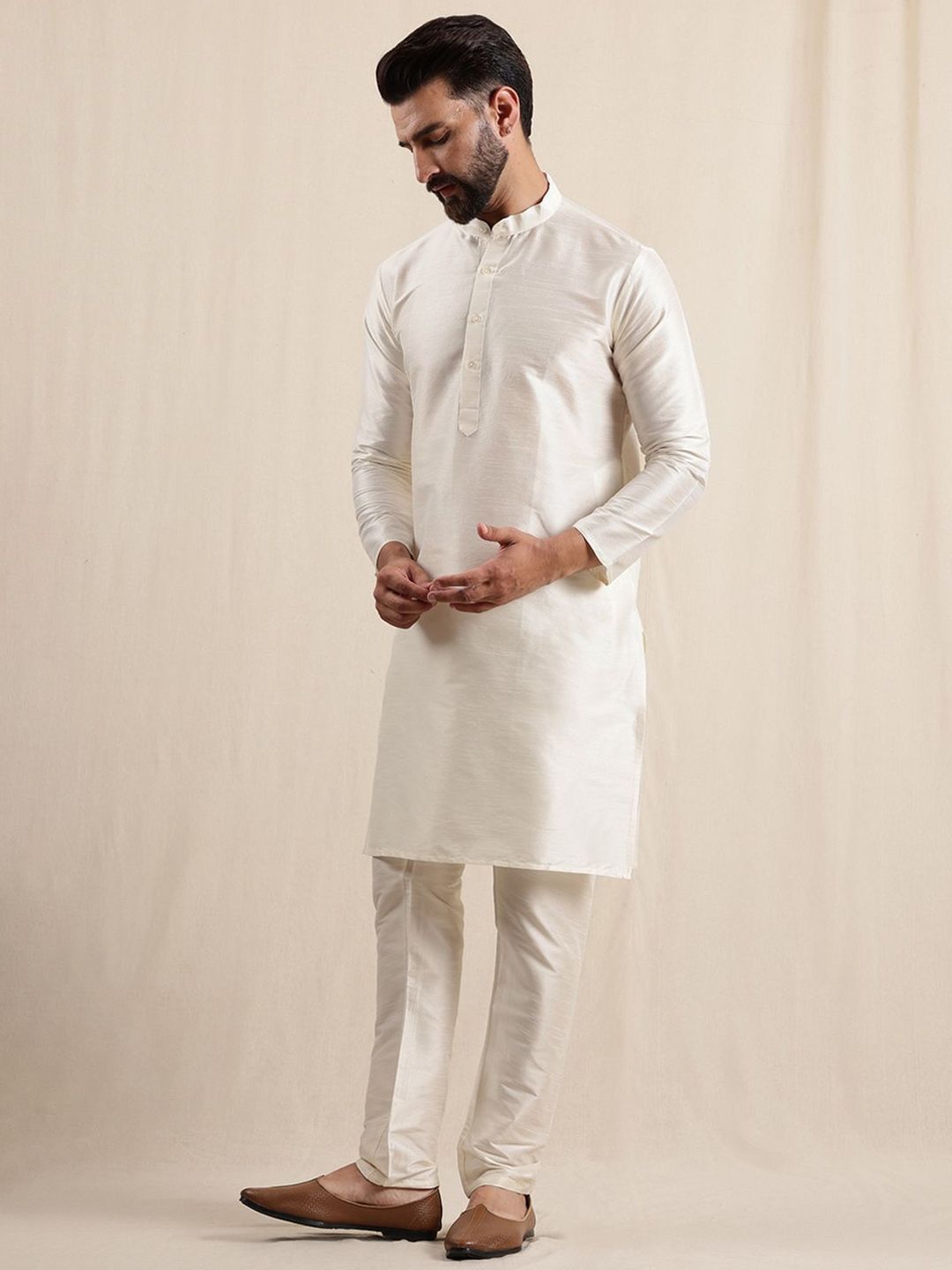 Anouk Men Solid Kurta dengan Seluar & Jaket Nehru