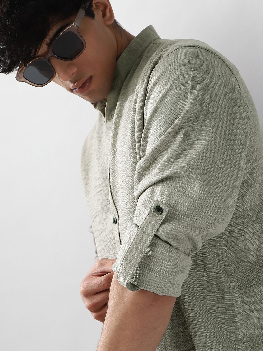 Urbano Fashion Men Beige Solid Linen Full Sleeve Relaxed Fit Mandarin Collar Casual Shirt