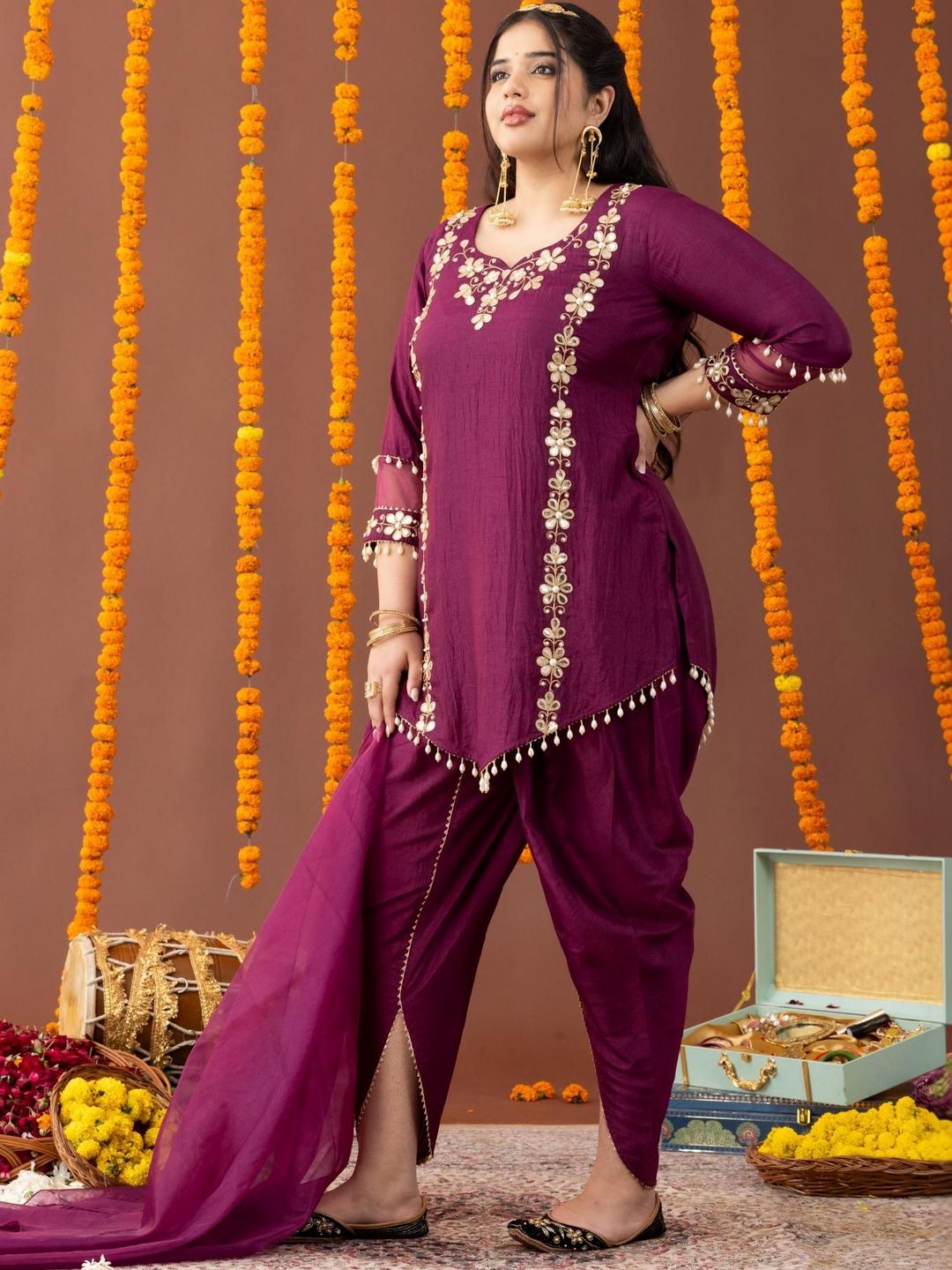 Mamicha Floral Embroidered Regular Kurta & Salwar With Dupatta