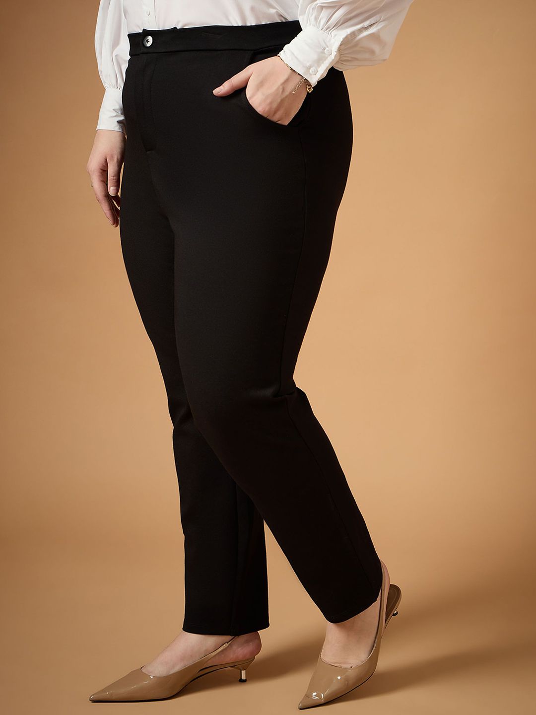 SASSAFRAS Curve Women Comfort Slim Fit High-Rise Trousers