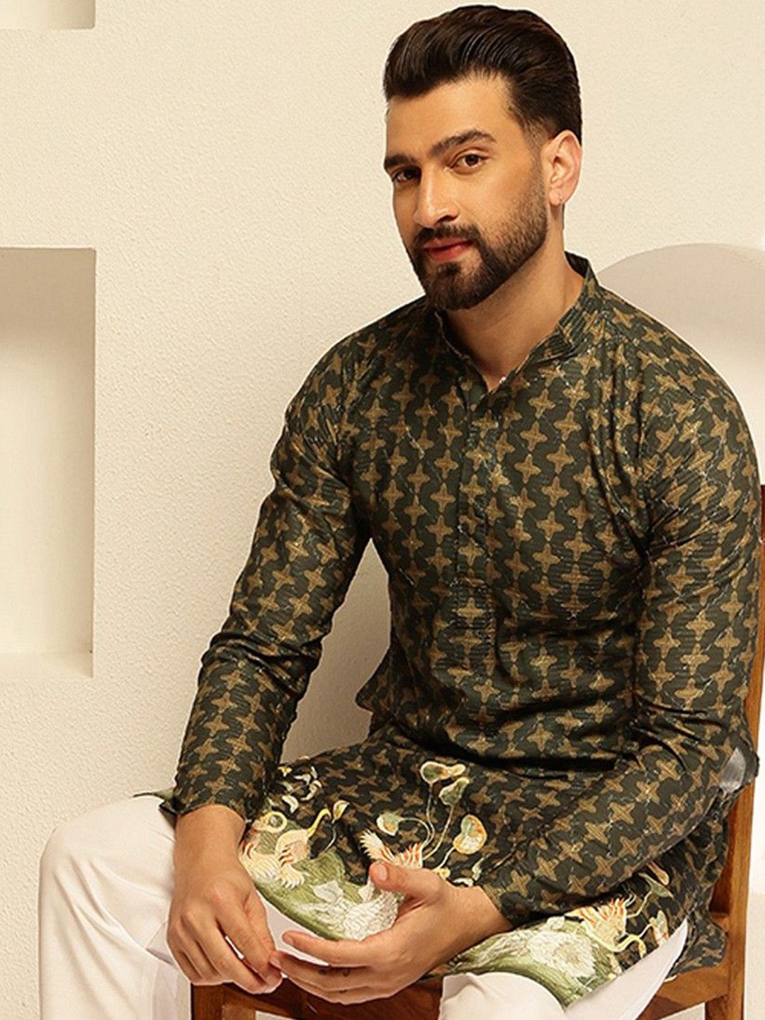 Sojanya Floral bersulam kapas kolar mandarin lurus kurta