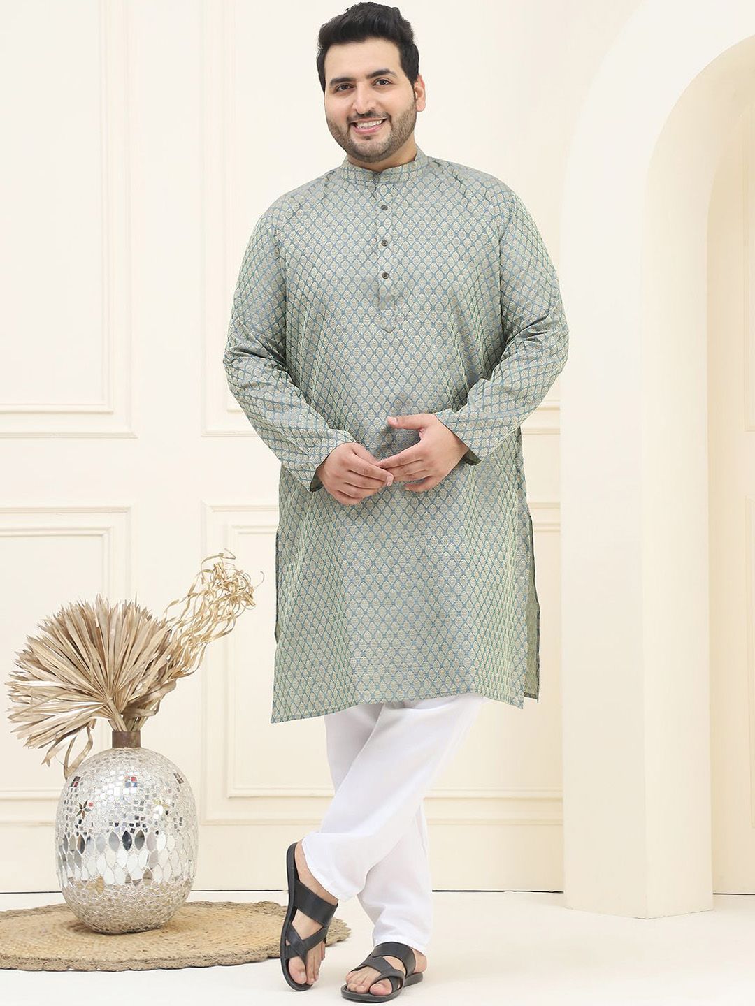 SOJANYA PLUS Plus Size Woven Design Kurta with Pyjama