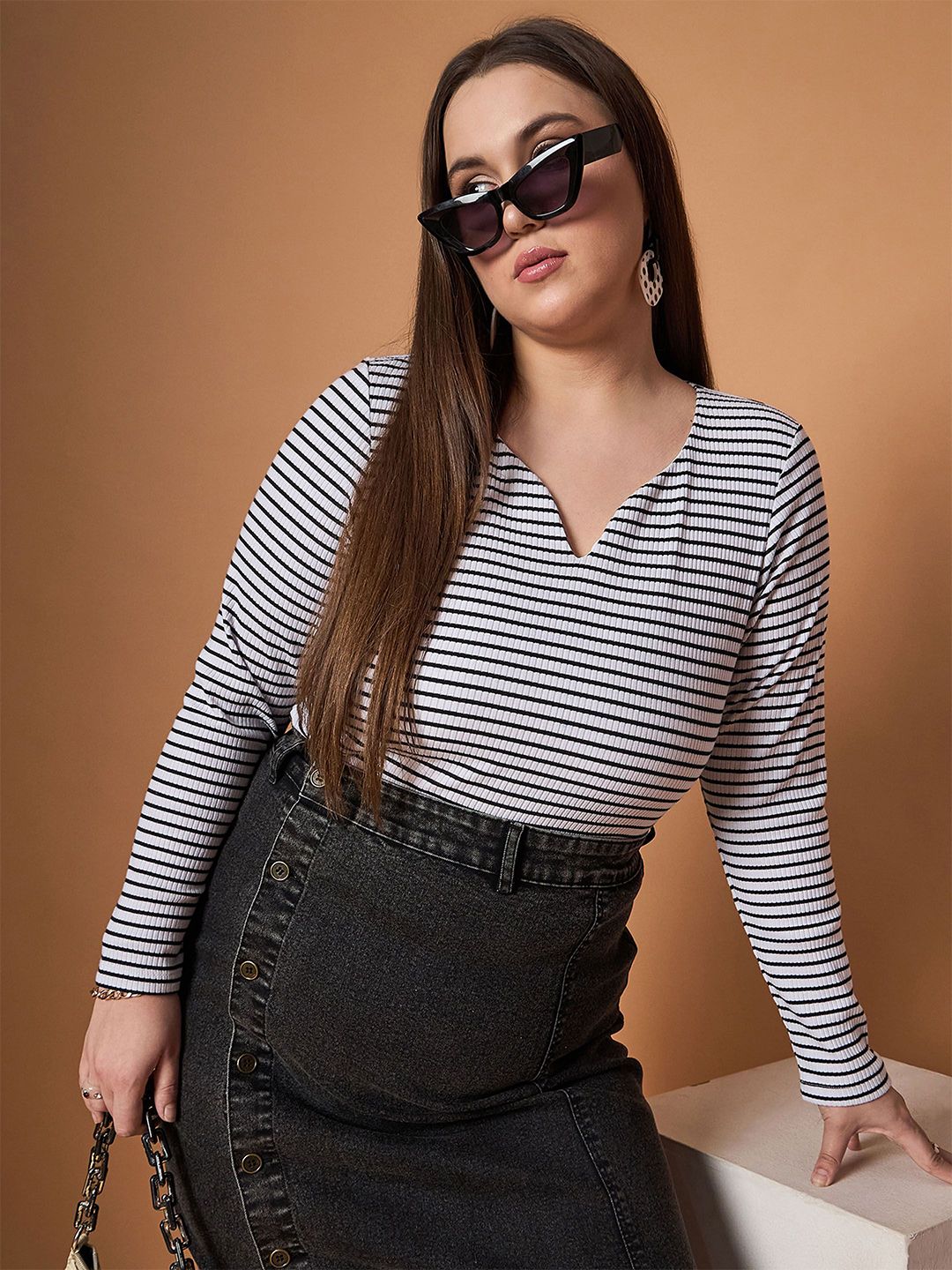 SASSAFRAS Curve Striped Sweetheart Neck Slit Sleeve Top