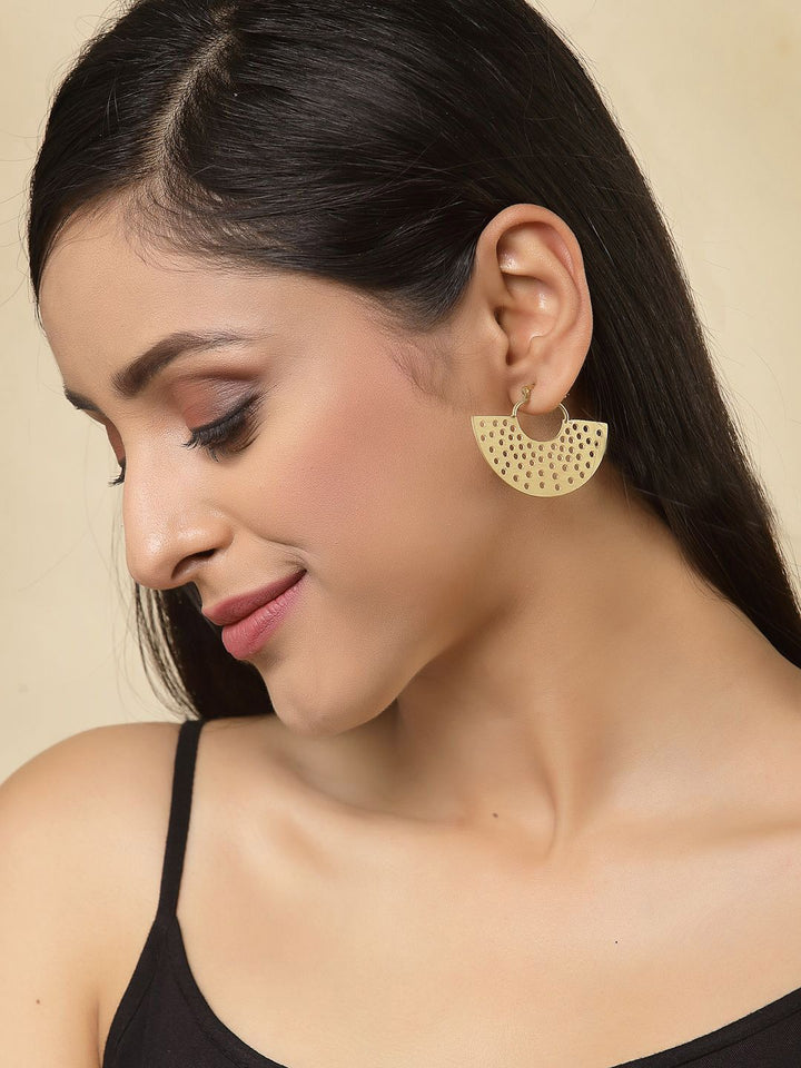 DressBerry Gold-Plated Contemporary Drop Earrings