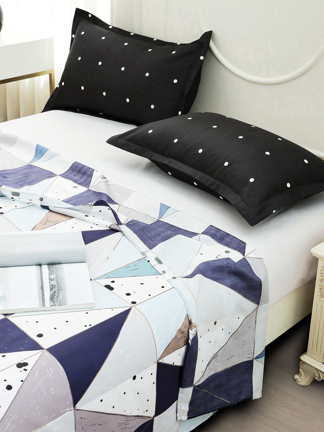 Story@home White Geometric Printed 240 TC Satin Finish Queen Bedsheet Set