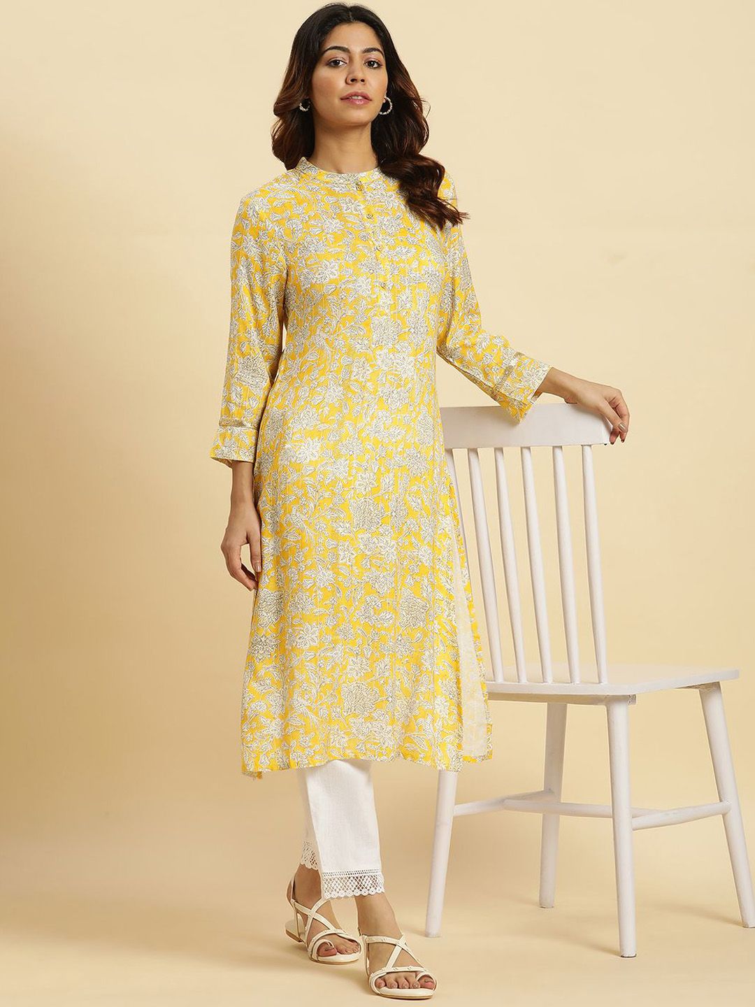 W Floral Printed Mandarin Collar Sequinned Straight Kurta