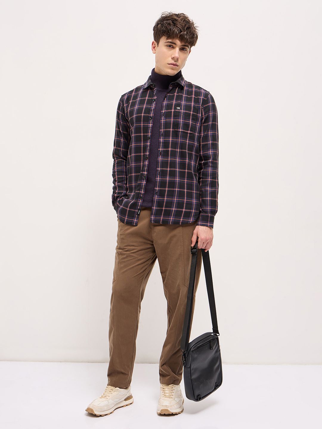 THE BEAR HOUSE Men Spread Collar Windowpane Checked Cotton Slim Fit Shirt