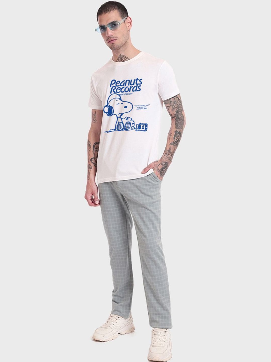Bewakoof Official Peanuts Merchandise Men Snoop Record Graphic Printed T-shirt
