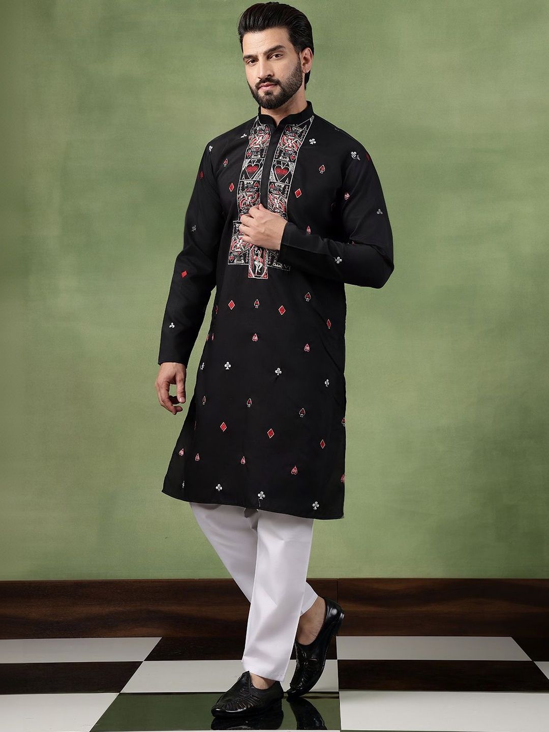 SOJANYA Men Geometric Embroidered Kurta