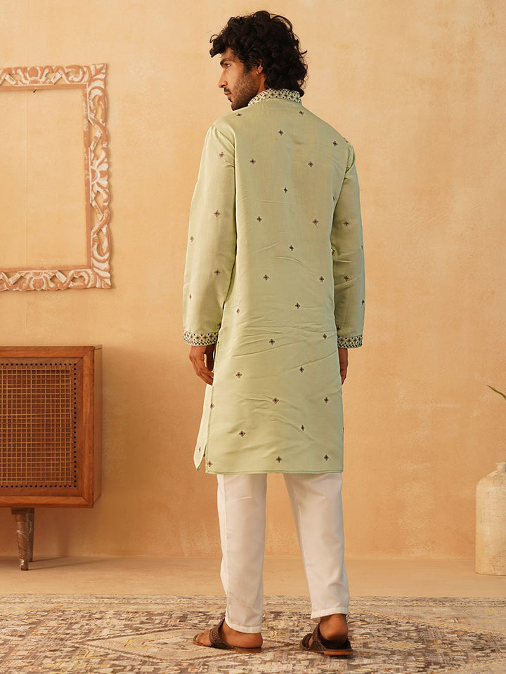 Jompers Floral bersulam Mandarin Collar Kurta dengan seluar