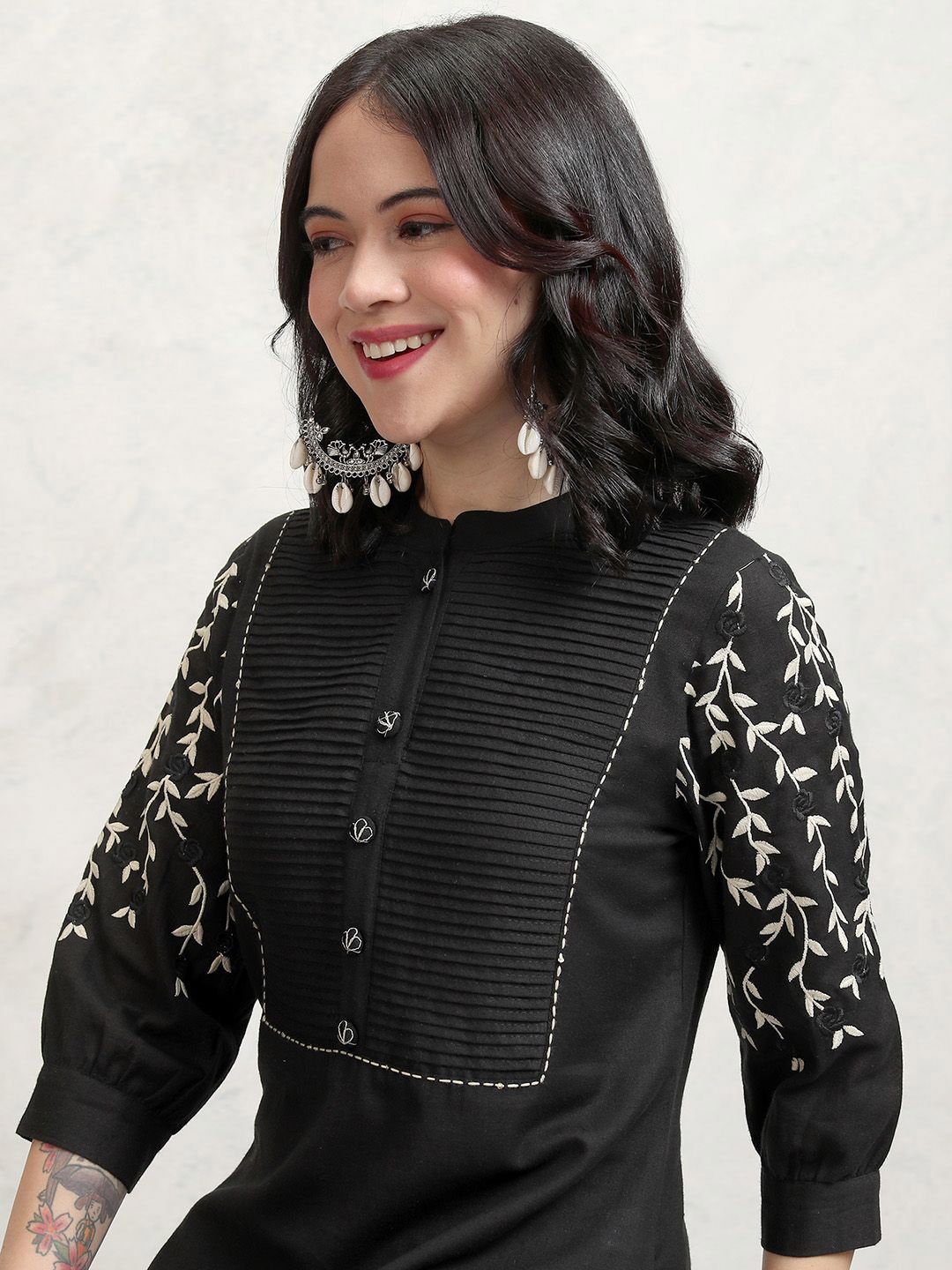 Vishudh Women Floral Embroidered Regular Pure Cotton Kurta with Trousers