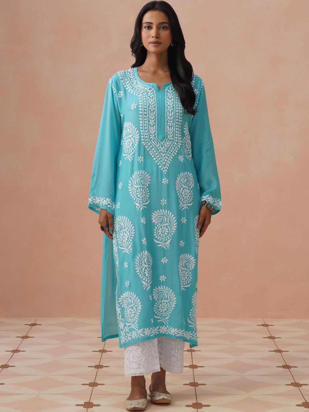 Rumah Wanita Chikankari Motif Etnik Bersulam Kurta Chikankari