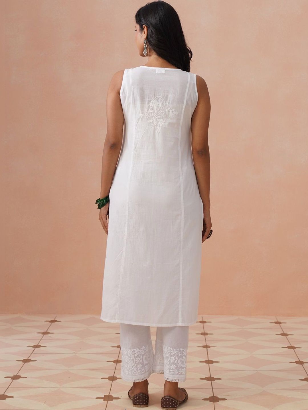 Rumah Wanita Chikankari Motif Etnik Sulam Chikankari White Romance Kurta