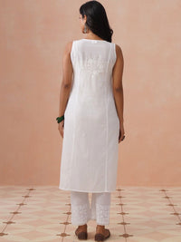 Rumah Wanita Chikankari Motif Etnik Sulam Chikankari White Romance Kurta