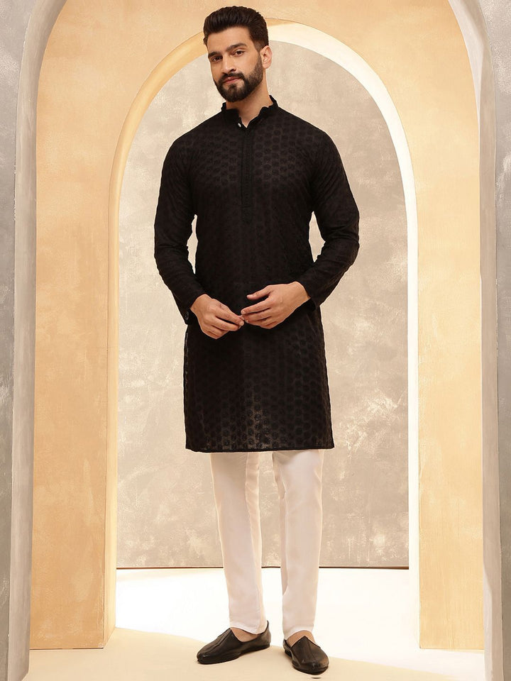 Anouk Black Mandarin Collar Floral Sulam Kurta Lurus Kapas Tulen