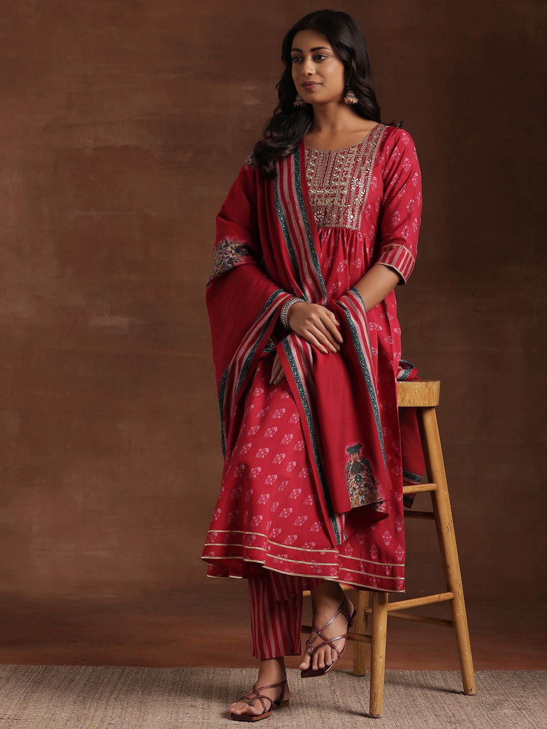 Libas Floral Printed Pleated Anarkali Kurta dengan Seluar & Dupatta