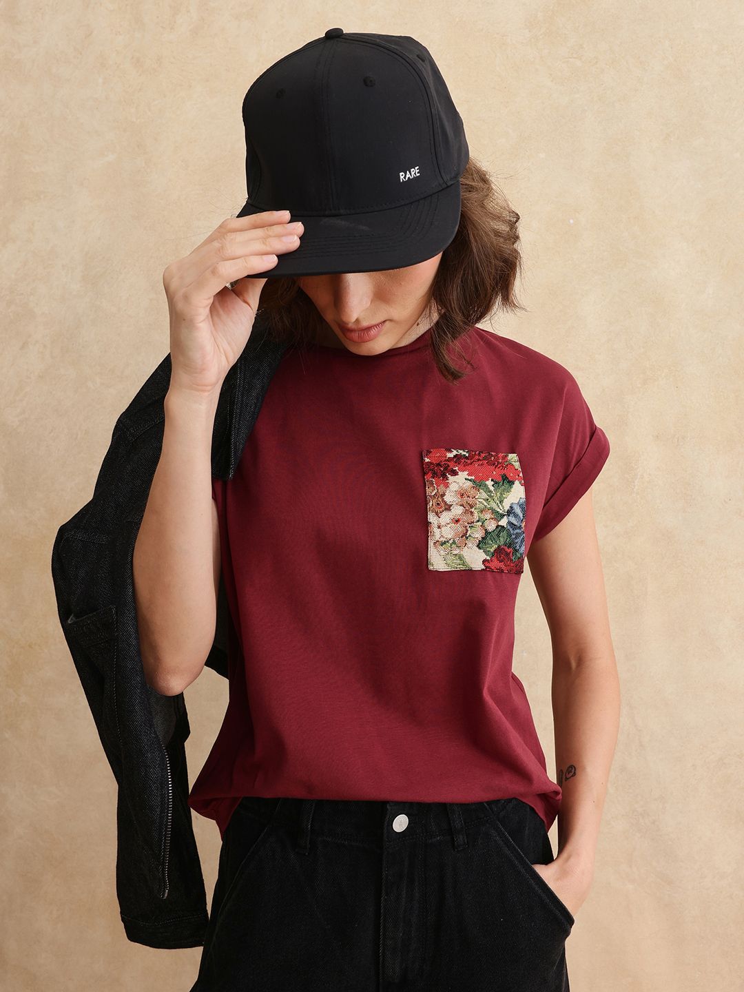 T-Shirt Poket Wanita yang Rareism Printed