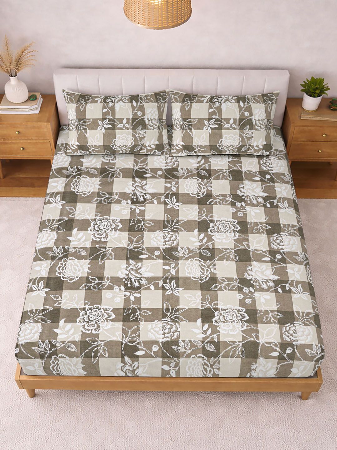KLOTTHE Beige & White Printed 300 TC Double Bedsheet With 2 Pillow Covers- 2.5 m x 2.25 m