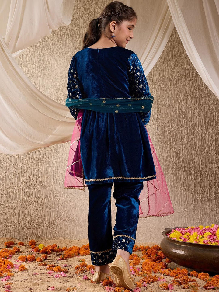 pspeaches Girls Floral Embroidered Sequinned Velvet Kurta with Trousers & Dupatta
