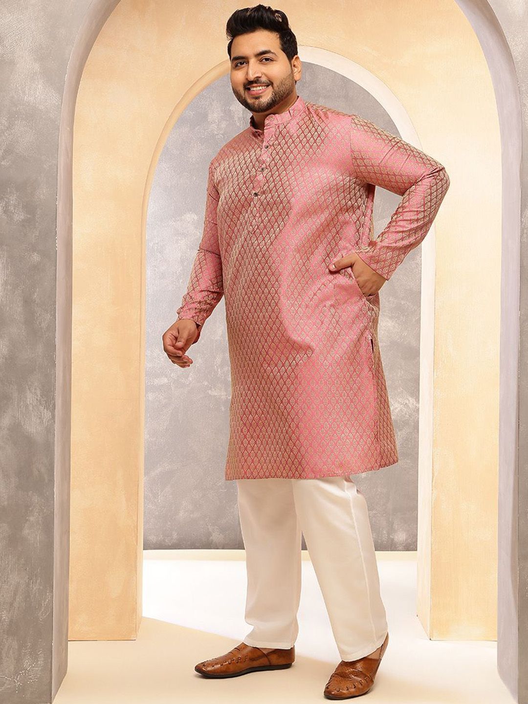 SOJANYA PLUS Motif Etnik Rekaan Tenunan Kolar Jacquard Silk Kurta Dengan Pijama