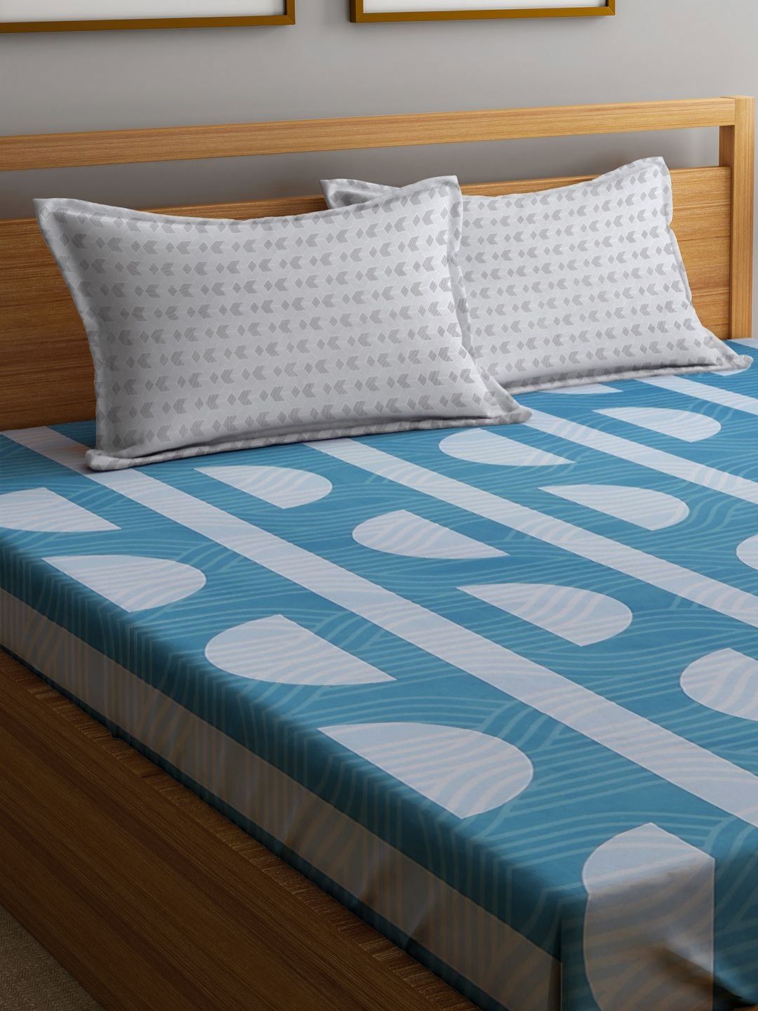 Myntra Elegant Homes Biru Kapas Geometrik 300 TC Dilengkapi Cadar King Halus dengan 2 Sarung Bantal-250 x 220 cm