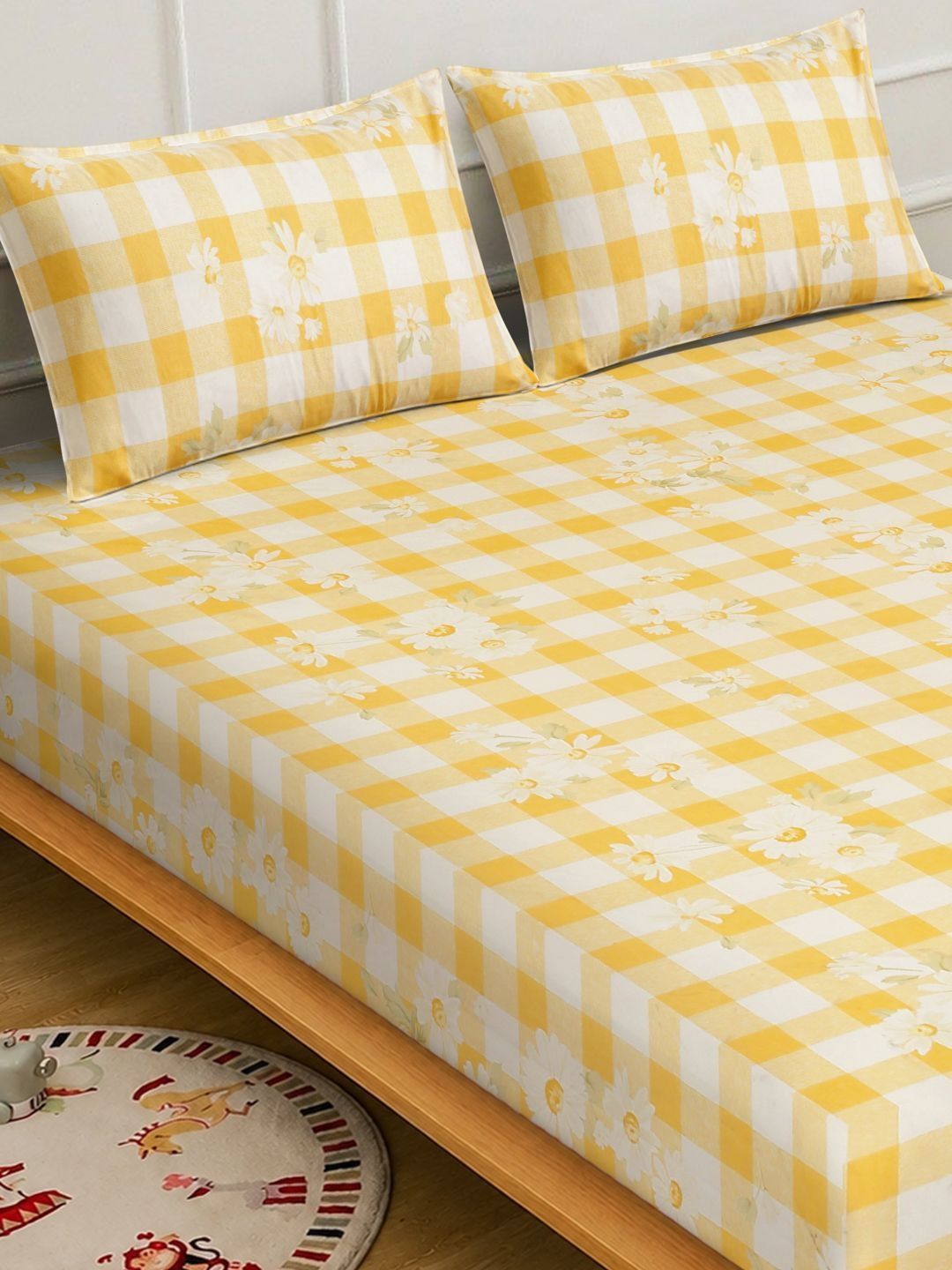 KLOTTHE Yellow & White Floral 300 TC King Bedsheet with 2 Pillow Covers