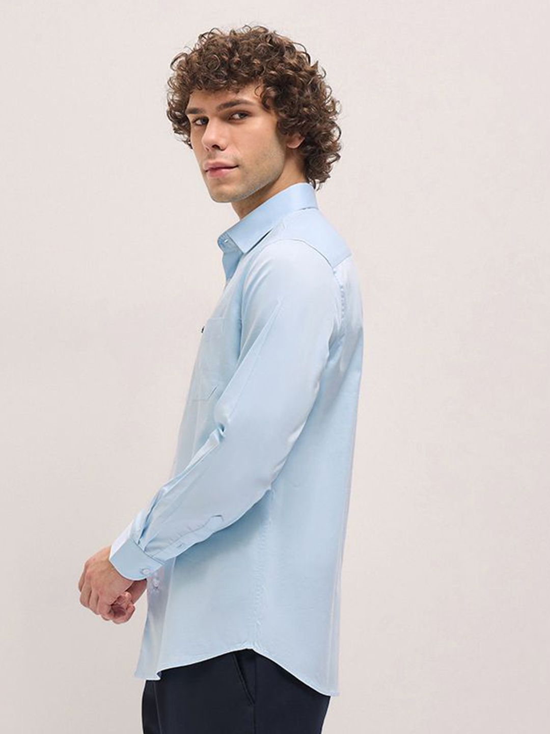 THE BEAR HOUSE Men Spread Collar Solid Cotton Tailored Fit Formal Shirt