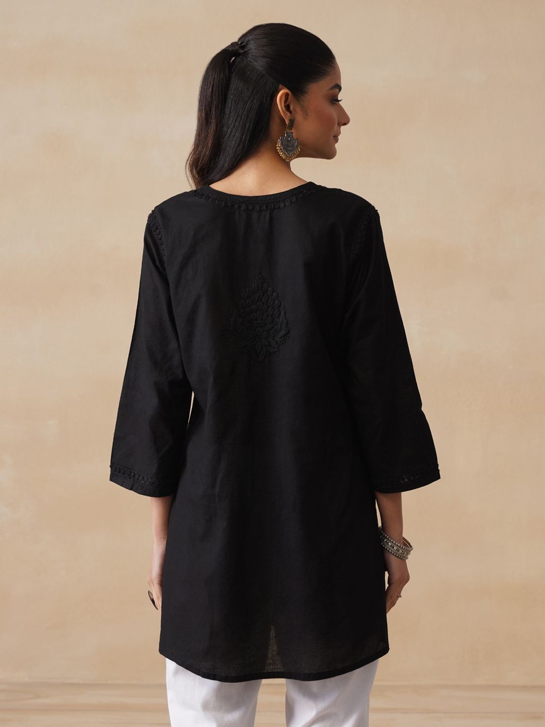 House of Chikankari Women Black Cotton Chikankari Embroidered Kurti